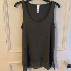 MarlaWynne Layers Tank Top Size M